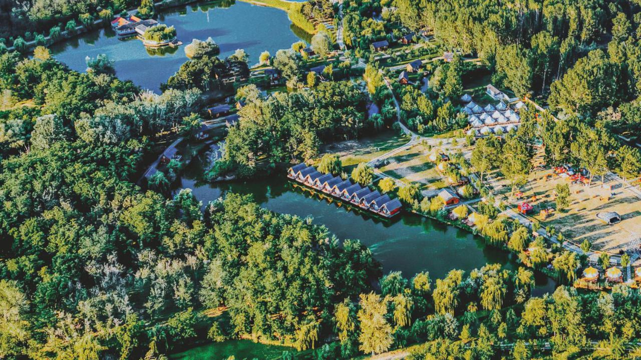 Hotel Zaga Zaga Sat Tecuci Esterno foto