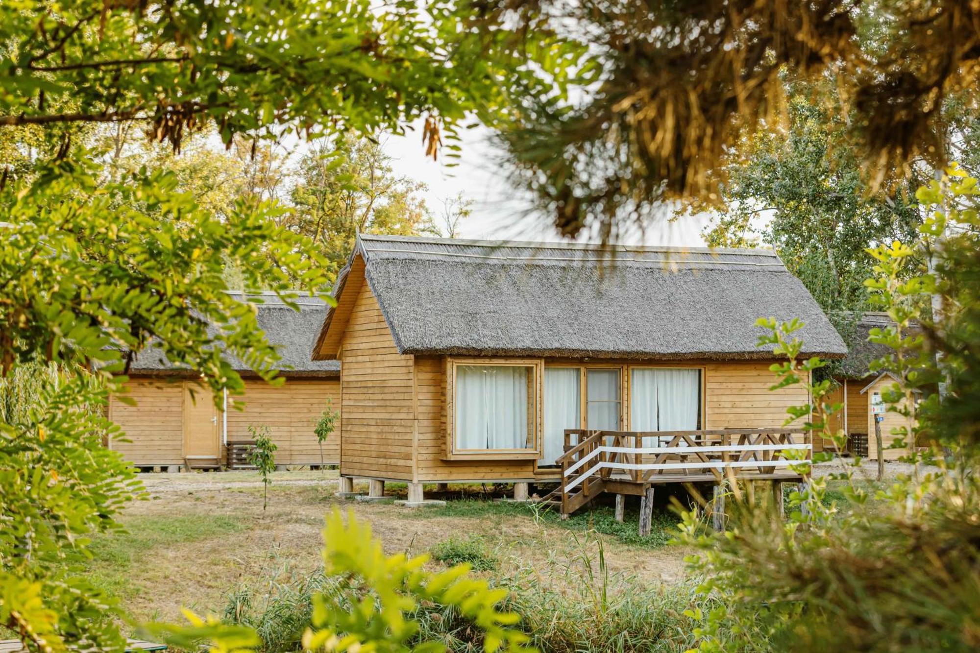 Hotel Zaga Zaga Sat Tecuci Esterno foto