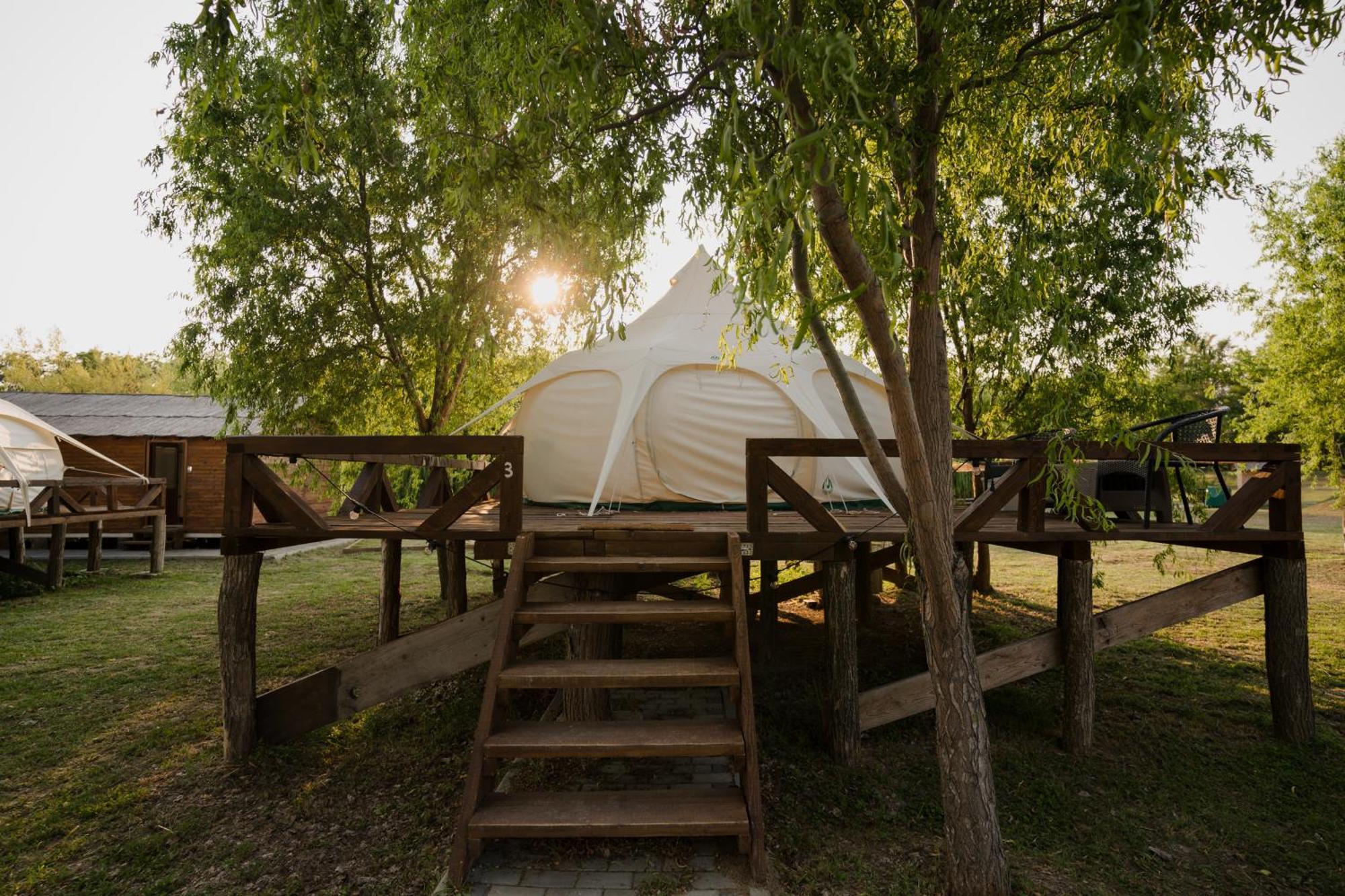 Hotel Zaga Zaga Sat Tecuci Esterno foto