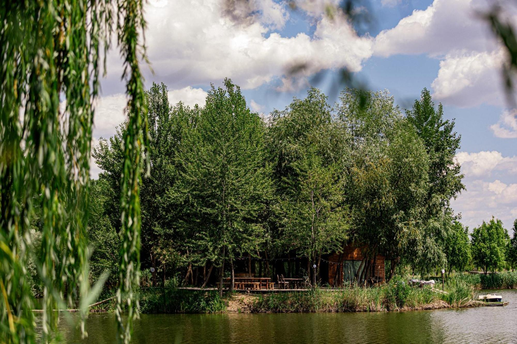 Hotel Zaga Zaga Sat Tecuci Esterno foto