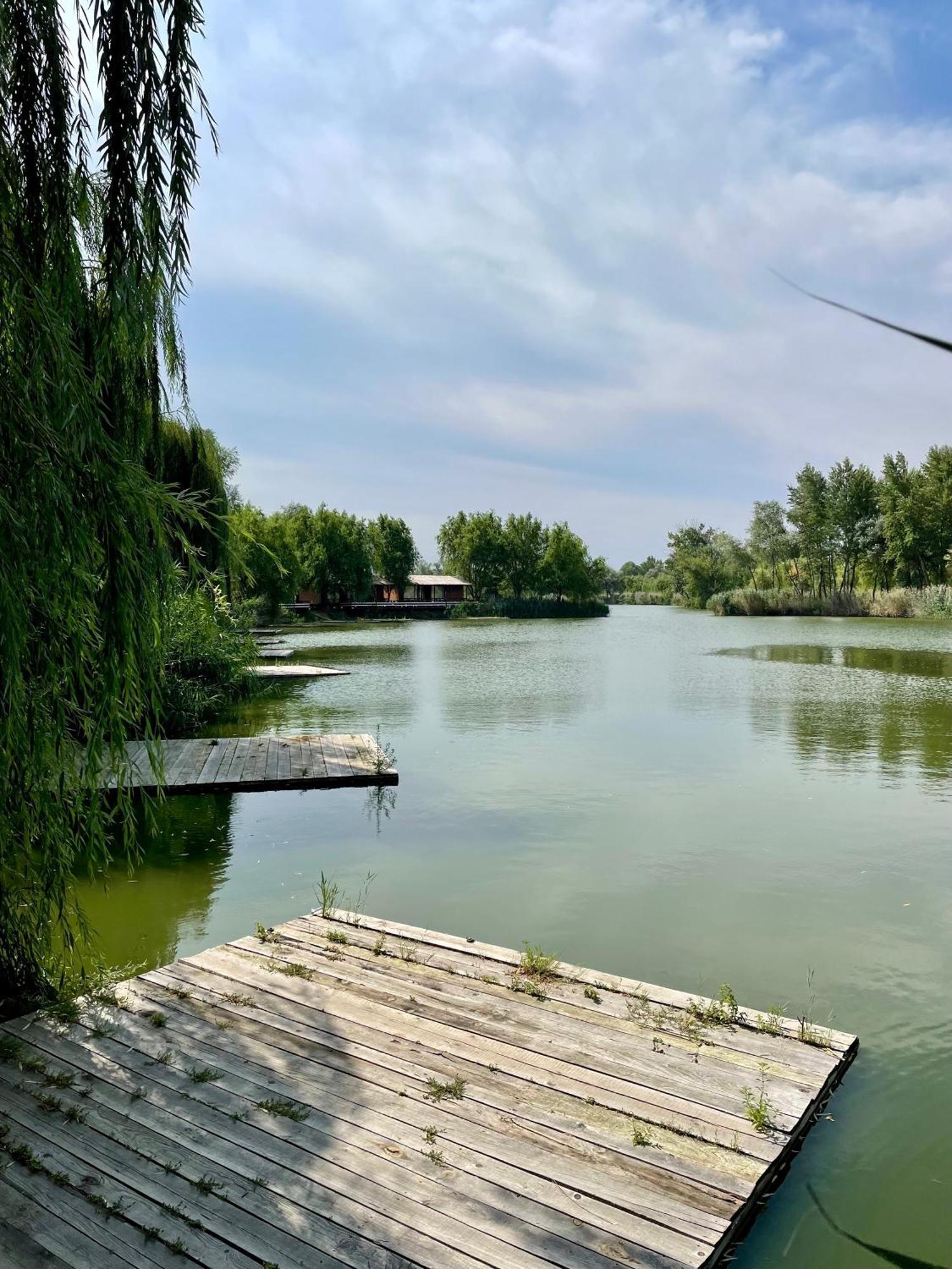 Hotel Zaga Zaga Sat Tecuci Esterno foto