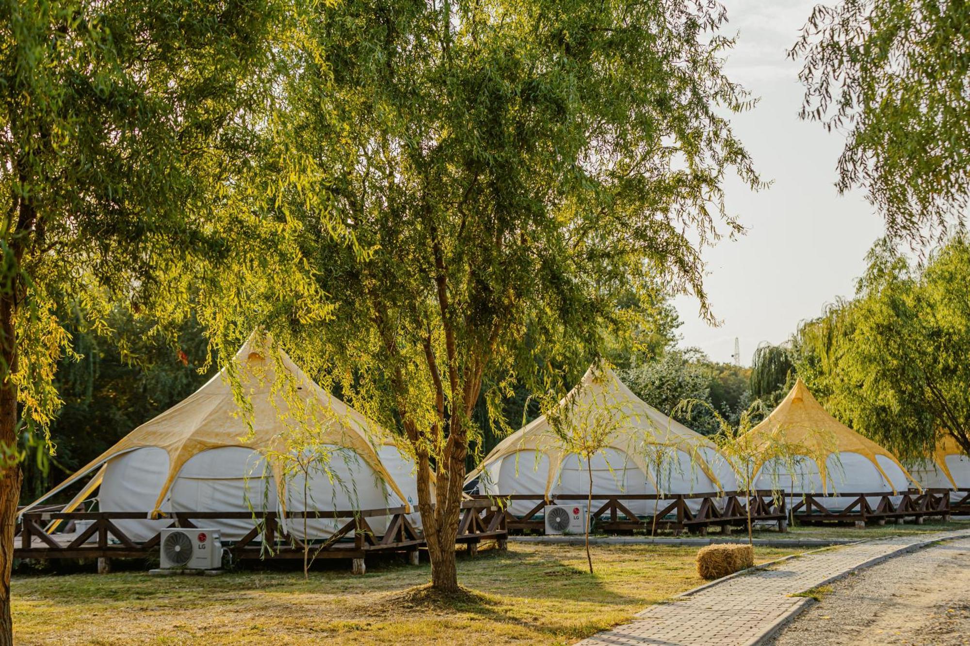 Hotel Zaga Zaga Sat Tecuci Esterno foto