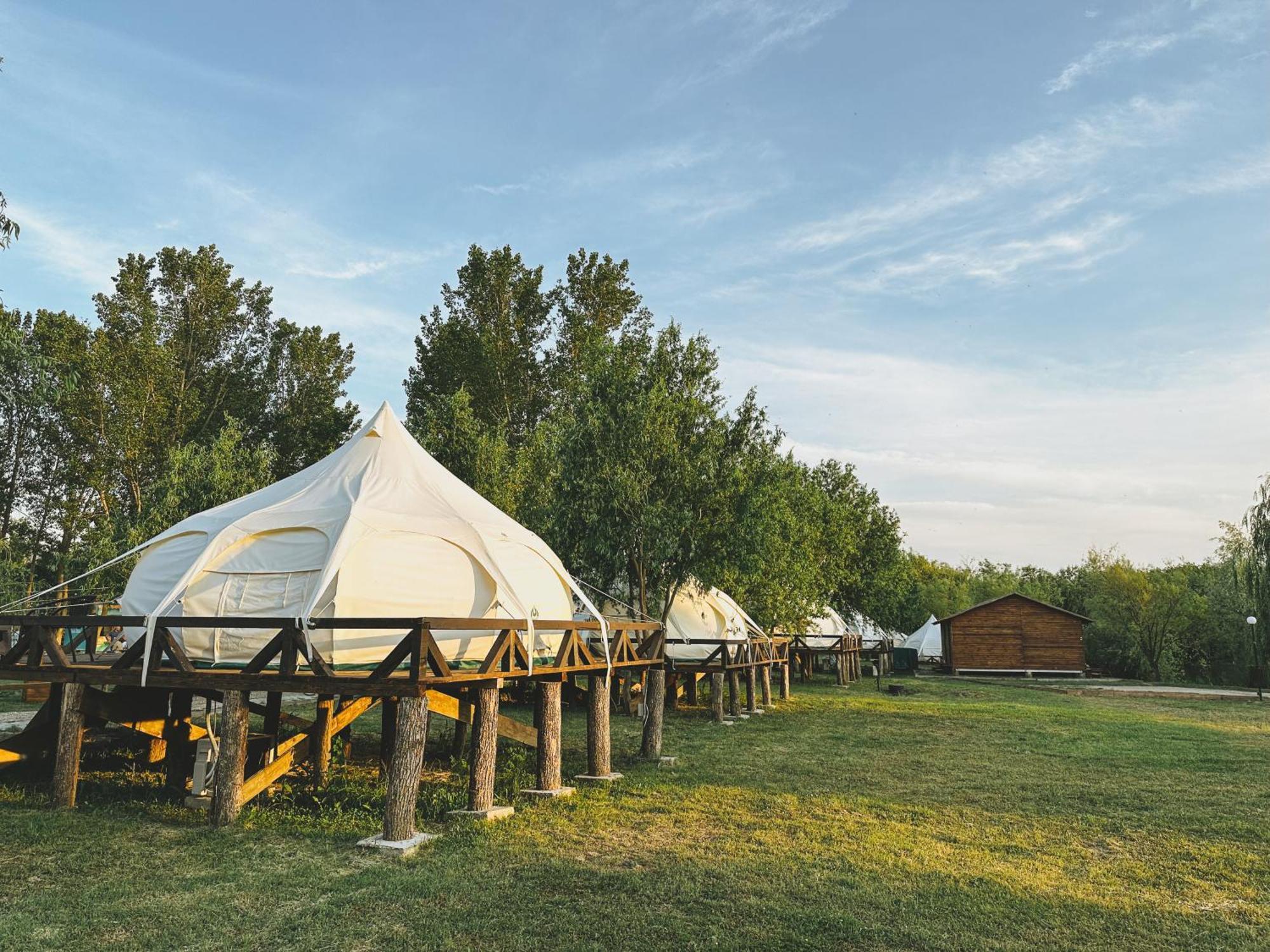 Hotel Zaga Zaga Sat Tecuci Esterno foto
